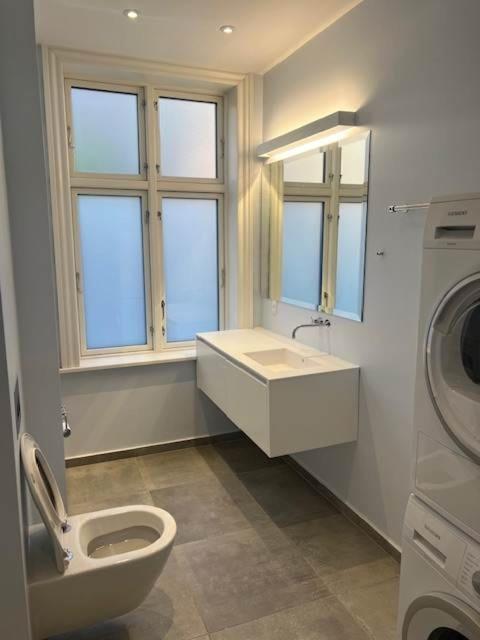 Exclusive Frederiksberg With 3 Bedrooms Leilighet København