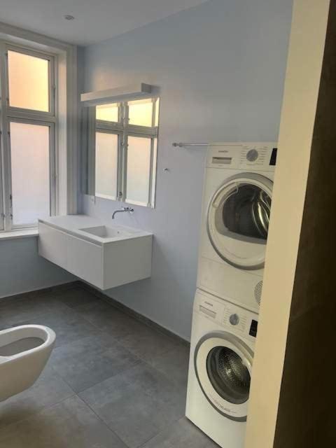 Exclusive Frederiksberg With 3 Bedrooms Leilighet *